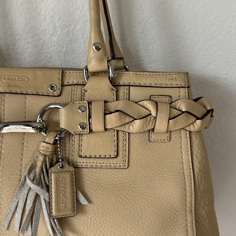 🆕‎ Coach Hamptons Satchel - Picture 2 of 10